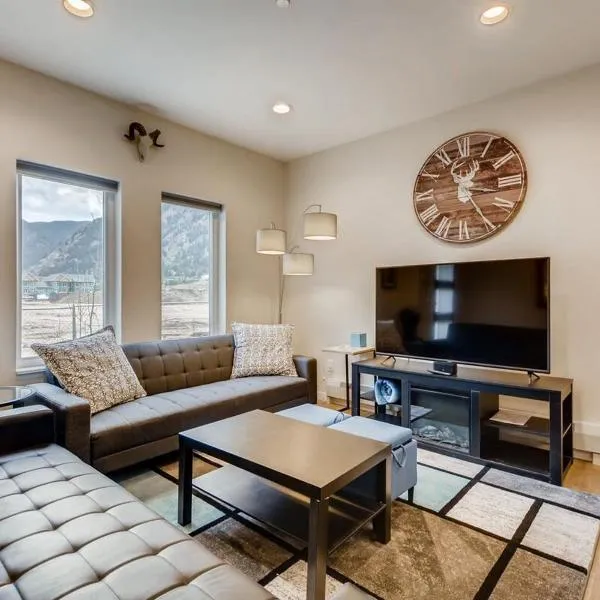 Elbert's Escape Sleeps 8 Lakefront Views, hotel v destinaci Georgetown