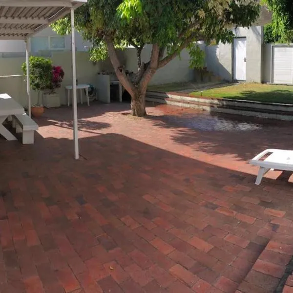 House in Hermanus Voëlklip, hotel di Hermanus