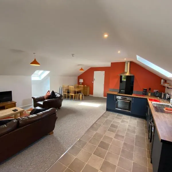 stylish and modern Spacious 2 bedroom apartment, hotel v destinaci Clodock