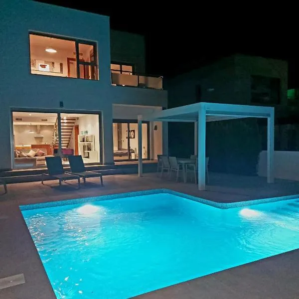 Modern Villa Frontline Golf, hotel em Algorfa