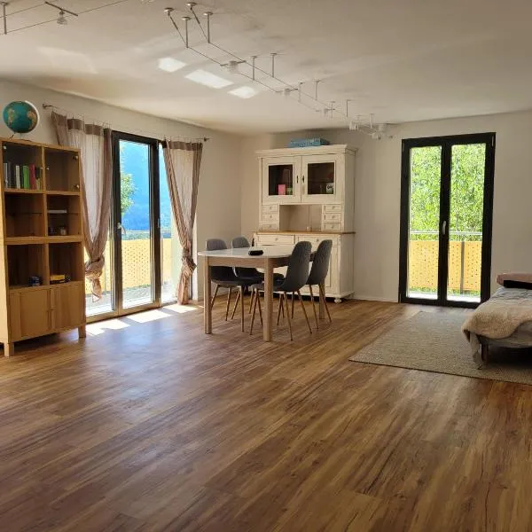 3.5-Zimmer FeWo Primeli Fieschertal, hotel v destinaci Fieschertal