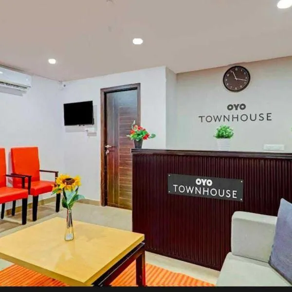 Townhouse Rohini Near Rithala Metro Station, ξενοδοχείο στο Νέο Δελχί