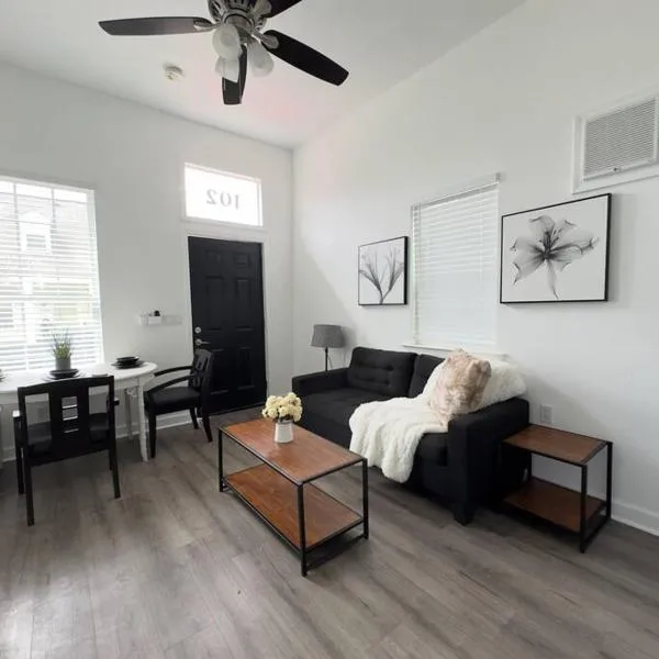 Charming 2BR! Close to FQ & Bourbon st., hotel v destinaci New Orleans