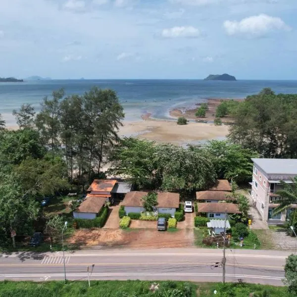 พายเนอรี รีสอร์ท @แหล่มแท่น (Pinery Resort), hotel v destinaci Ban Bo It