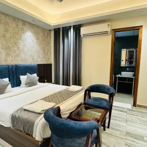 Raksha Suites & Banquet Greater Noida, готель у Великій Нойді