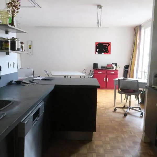 2 pièces lumineux quartier animé