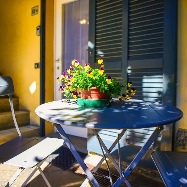 La Casa dei Laghi 2 - near JRC, Leonardo & Lago Maggiore, hotel v destinácii Mercallo