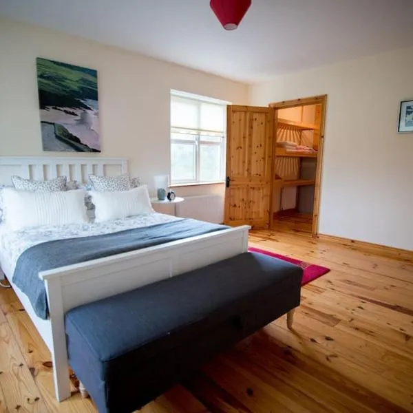 *Spacious Irish Cottage*, hotel in Ballyvaughan