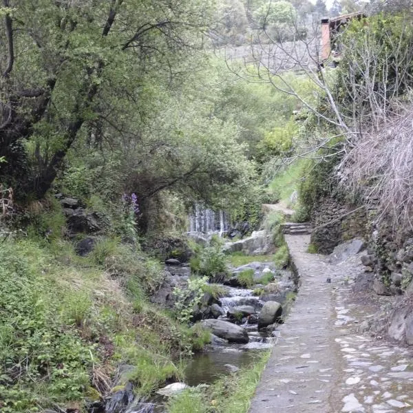 Casa Rural La Ortiga, hotel in Ovejuela