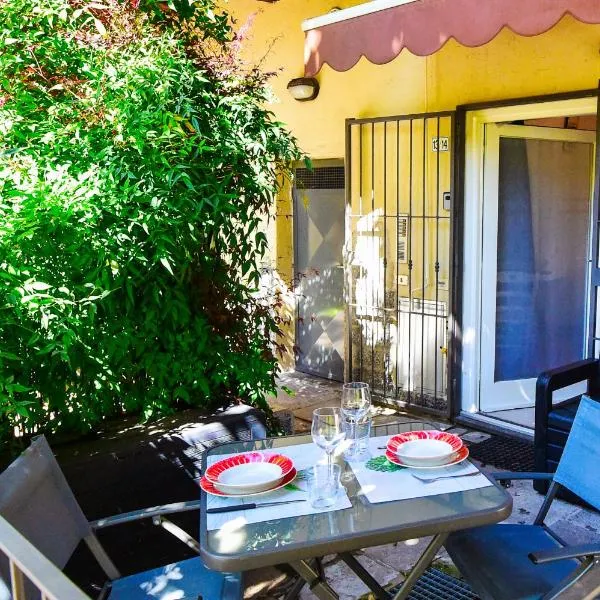 La Casa dei Laghi 1 - near JRC, Leonardo & Lago Maggiore, hotel v destinácii Mercallo