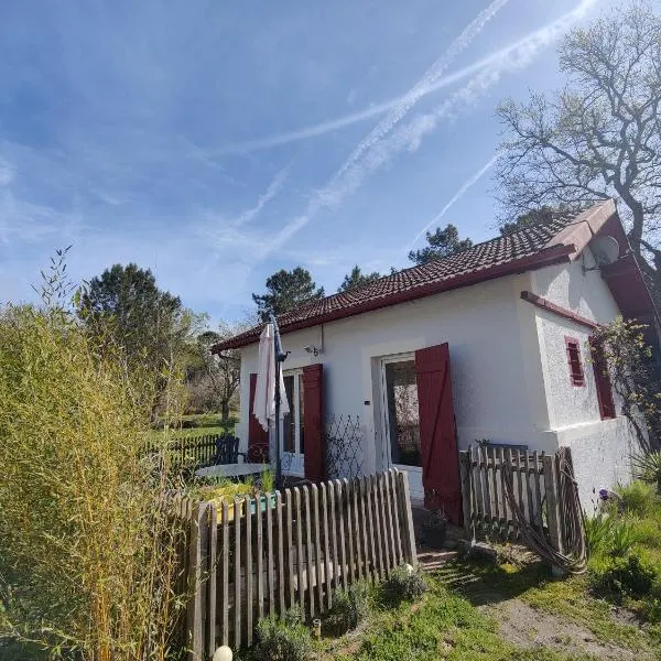 D&D, La maison des écureuils, hotel v destinaci Lesperon