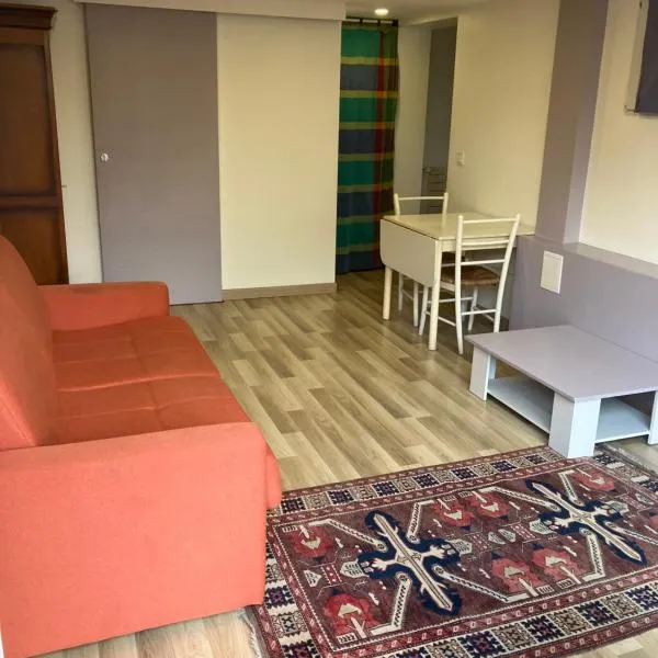 Studio proche paris et Disney – hotel w mieście Vaires-sur-Marne