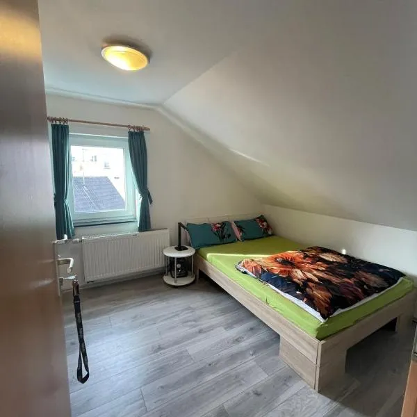 Dach Zimmer D1 – hotel w mieście Falkenberg