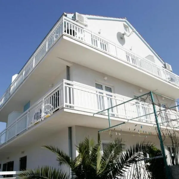 Apartments Trogrlić, hotel in Hvar