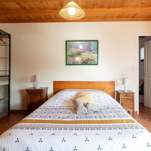 Maison Bleue – hotel w mieście La Roche-Jaudy
