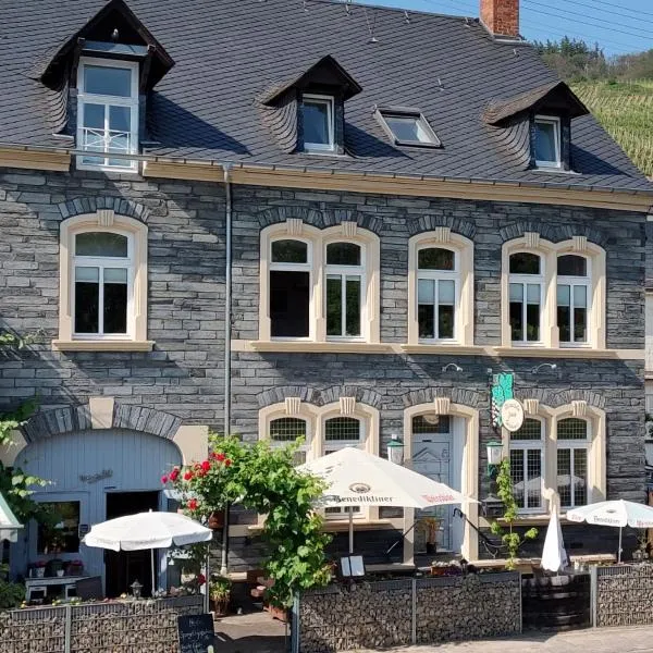 historisches Winzerhaus mit Moselblick, hotel in Lieser