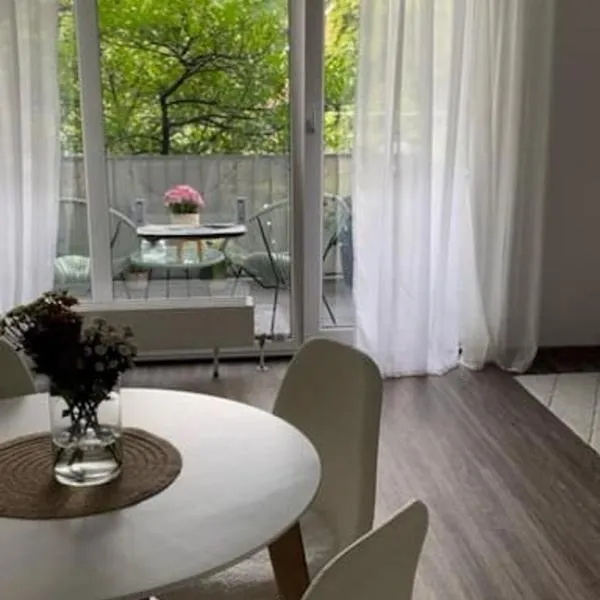 Zentrale, 55m2, helle 2 Zimmer Whg nähe Messe, hôtel à Düsseldorf