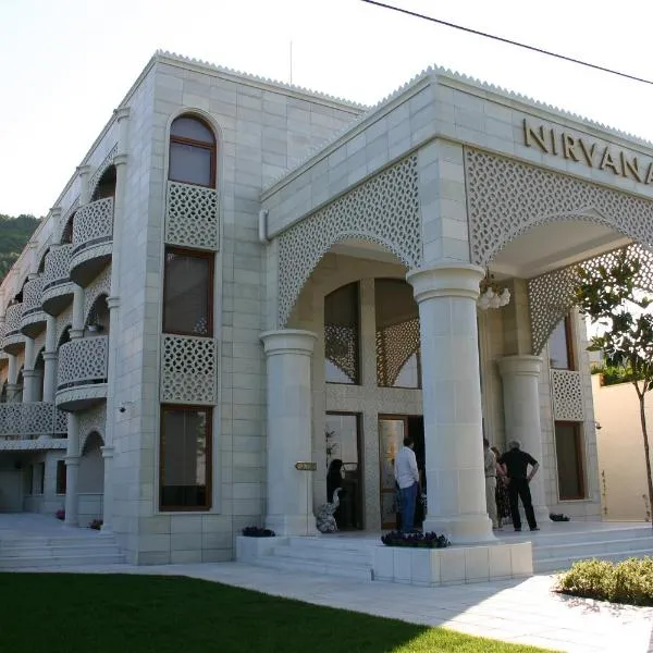 Familly Art Hotel Nirvana: Shumen şehrinde bir otel