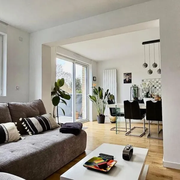 Maison proche du vieux Lille et de la citadelle avec place parking, ξενοδοχείο σε Lambersart