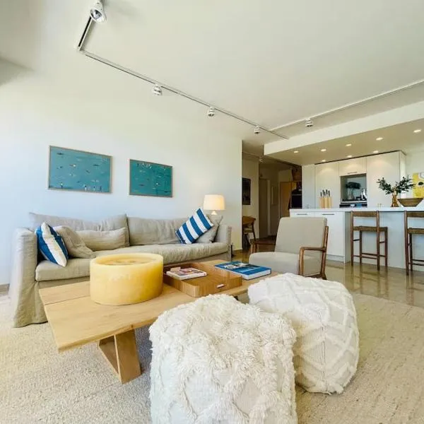 Le Bluebay - Luxurious 2 bedrooms seaview swimming pool carpark, hotel in Cannes