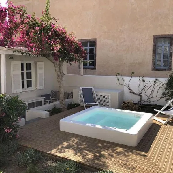 The Garden Studio in OIA, hotel v destinaci Oia