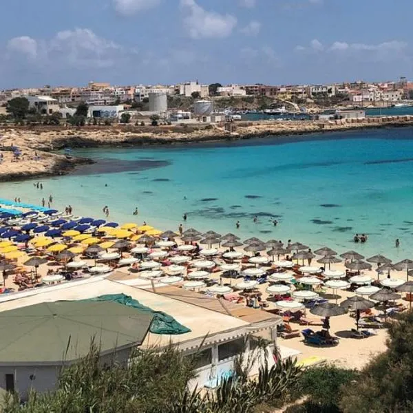 on the beach, hotel v destinácii Lampedusa