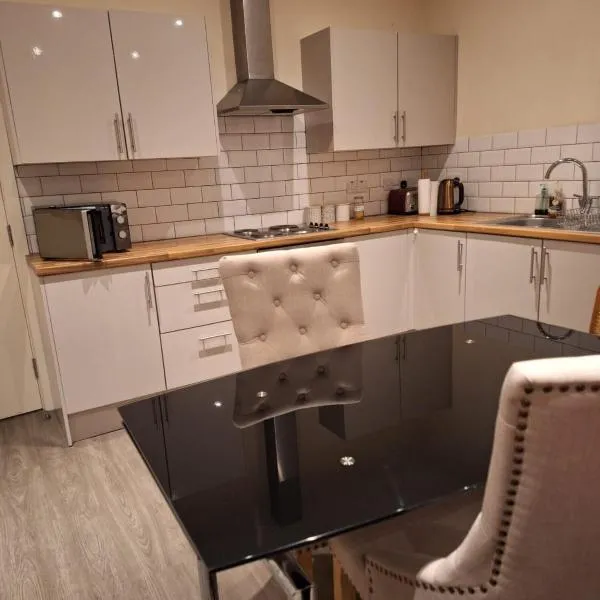 Fabulous Home from Home - Central Long Eaton - Lovely Short-Stay Apartment - HIGH SPEED FIBRE OPTIC BROADBAND INTERNET - HIGH SPEED STREAMING POSSIBLE Suitable for working from home and students Very Spacious FREE PARKING nearby, hotel en Long Eaton