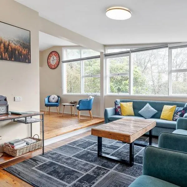 GreenLeafRetreat in Katoomba-Leura-Wentworth Falls-Blue Mountains-Pets Welcome-Free Parking & WIFI, hotel in Wentworth Falls