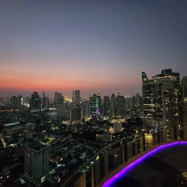 Sathorn prime Panorama City View rooftop bar，位于曼谷的酒店