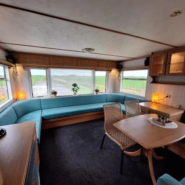 Stacaravan Elly, Minicamping de Grutte Earen, hotel v destinaci Burum