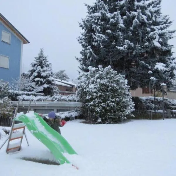CASA AZZURRA Domodossola FREE PARKING, hotel v destinaci Domodossola