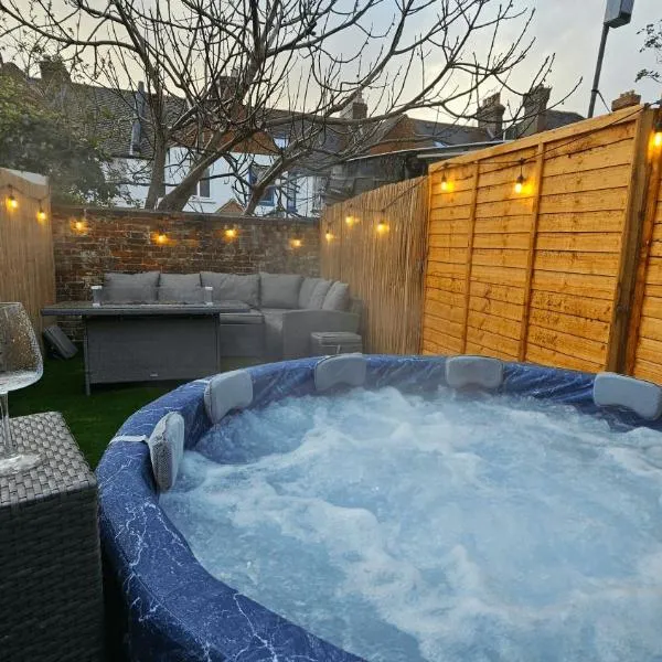 City Centre with Hot Tub - 3 Bed, hotel in Kent