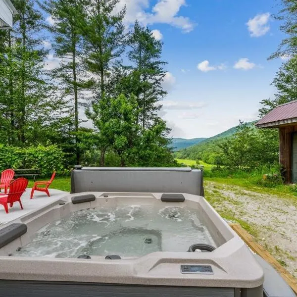Blueberry Hill Escape Pet Friendly HotTub Fire pit, hotel in Bridgewater