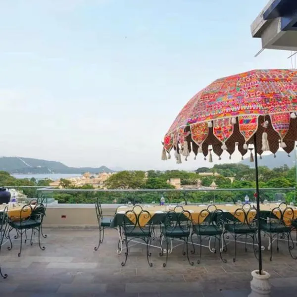 The Ramvilas - A Rooftop Pichola Lake View Hotel, hotel in Ahār