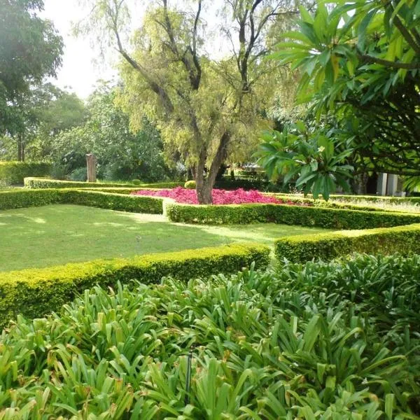 Rose and Ivy Cottages, hotel i Louis Trichardt