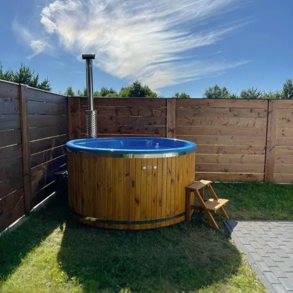 Loft House Rozewie , Balia ogrodowa z hydromasażem，位于加茨比亚格拉的酒店