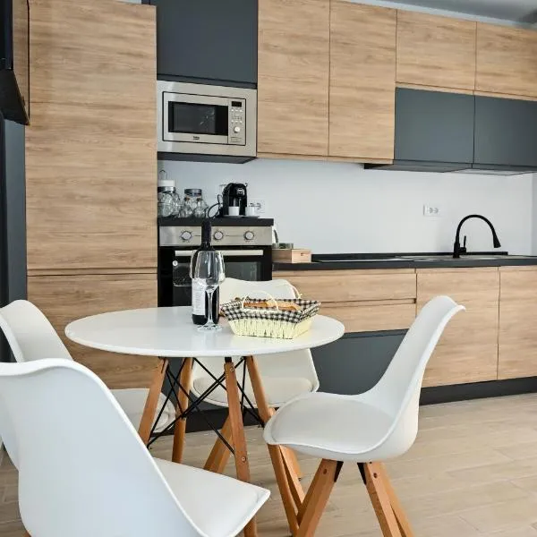 Porto Azzurro apartments, hotel v destinaci Tivat