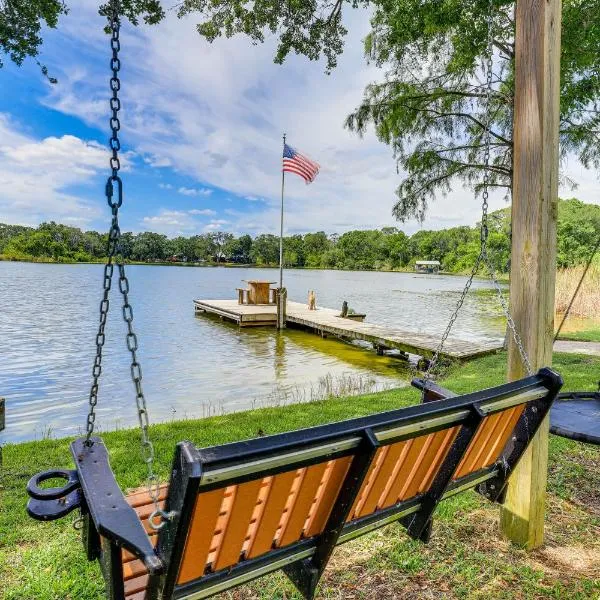 Private and Picturesque Escape on Lake Henry!, hotel in Lake Placid