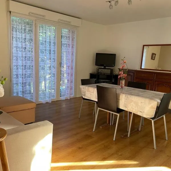 F3 Cosy à Cergy à 10 minutes de la gare Cergy Préfecture et Proche ESSEC, hotel v destinácii Cergy
