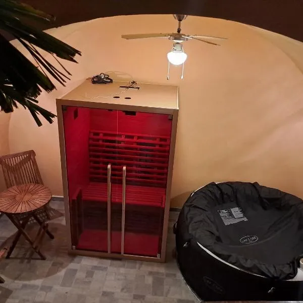 Atraktivna kuća sa saunom i grijanim jacuzzijem, hotel v destinaci Cres