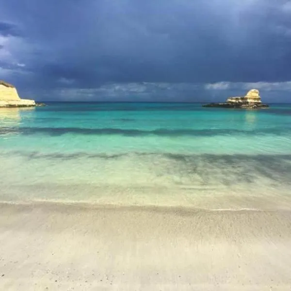 Casa fronte mare Torre sant'andrea, hôtel à SantʼAndrea