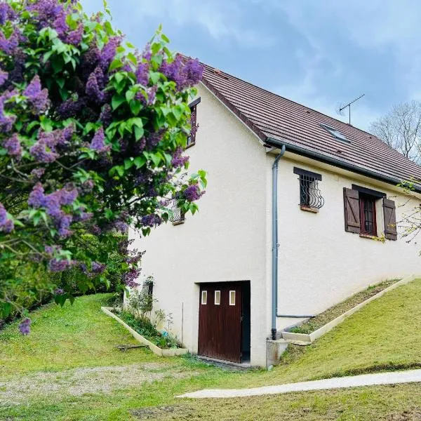 Maison chaleureuse dans un écrin de verdure, hotel v mestu Corny