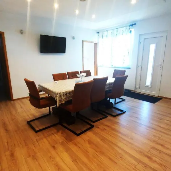 Holiday House Križanović, hotel Sikirevci városában
