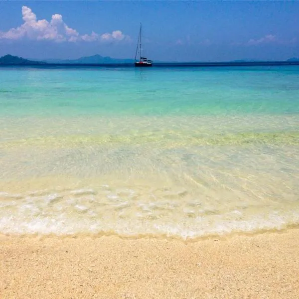 Kradan Beach Resort, hotel di Koh Kradan