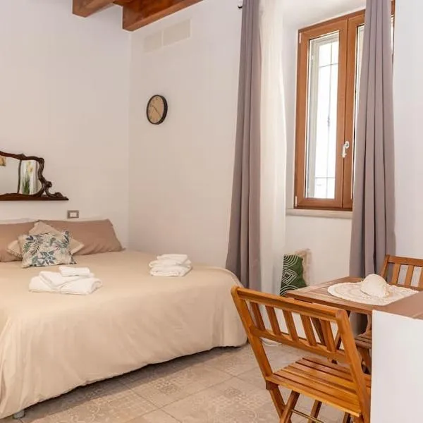 [Centro Storico] Redmood House a 5 min dal mare, Wi-Fi, A/C e Netflix, hotel in Barletta