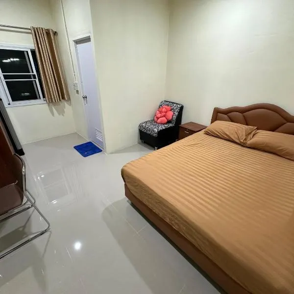 Nopphadon Hotel, hotel di Lat Krabang