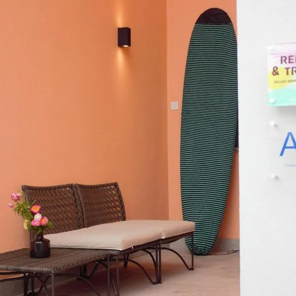 Relax & Travel, hotel en Almada
