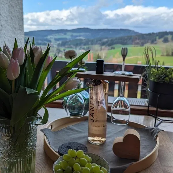Alpenflair im Ferienpark Oberallgäu- Pool- Sauna- Bikepark- Skilift- Loipe- Wanderwege- stilvoll und kinderfreundlich, hotel in Missen-Wilhams