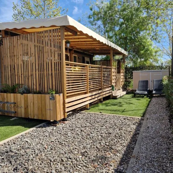 Camping La Carabasse Vias-Plage-T4 Climatisé,Tout confort, Emplacement calme !, hotel in Vias