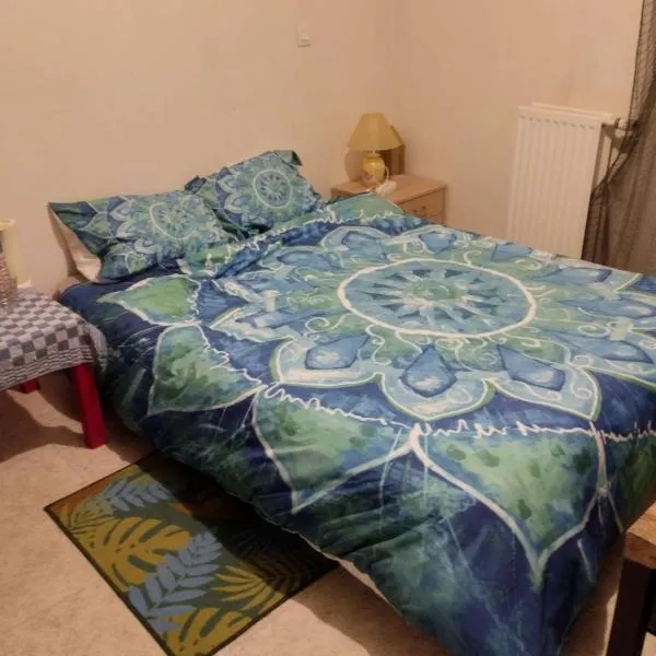Cozy chambre en Clichy, tout près de Paris, hotel in Clichy